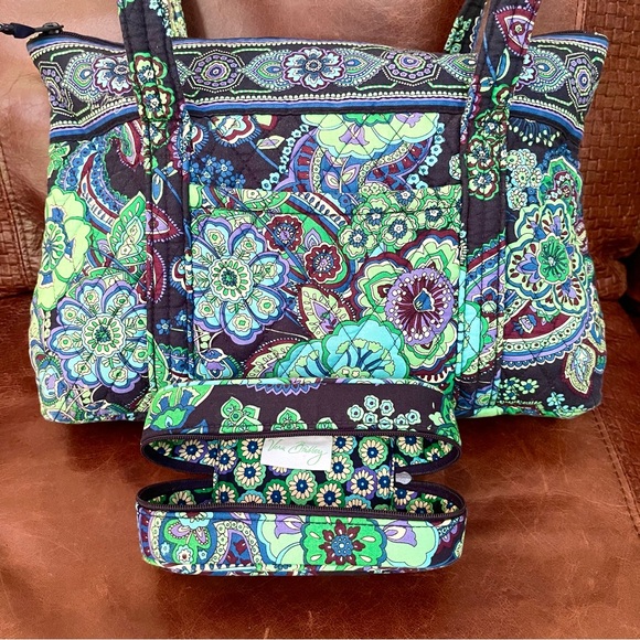 Vera Bradley Paisley Print Quilted Tote & Shoulder Bag & Sunglass Case Set - Picture 4 of 12